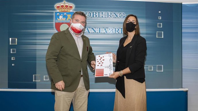 La consejera de Economía, María Sánchez, y el director del ICANE, Héctor Sánchez, presentan la Memoria del ICANE de 2020