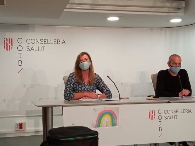 La consellera de Salud y Consumo, Patricia Gómez, y el coordinador autonómico de Salud Mental, Oriol Lafau.