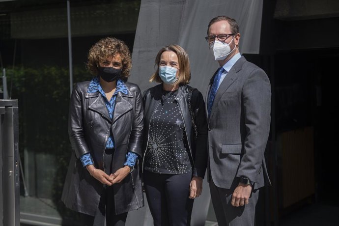 (I-D) La portavoz del PP en el Parlamento europeo, Dolors Montserrat; la portavoz del PP en el Congreso, Cuca Gamarra; y el portavoz del PP en el Senado, Javier Maroto, a su llegada a la clausura el acto 'Europa: retos de la nueva era', a 10 de mayo de 