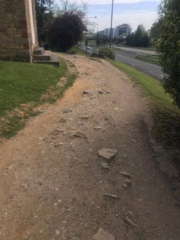 Estado del camino junto a la Iglesia de San Julián de los Prados en Oviedo