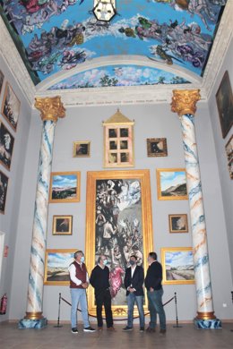 Visita a la Capilla del Arte del diputado provincial de Cultura, Antonio González Mellado, junto a los alcaldes de Olvera, Francisco Párraga, y de Torre Alháquime, Pedro Barroso.