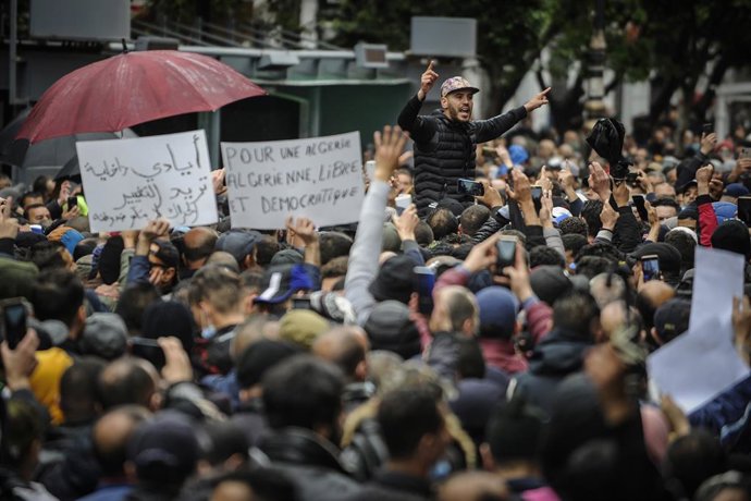 Archivo - Manifestaciones prodemocráticas en Argelia