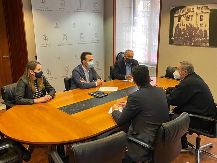 Resnsables del Grupo Parlamentario del PP en la Junta General del Principado de Asturias y de la Unión de Campesinos Asturianos (UCA).