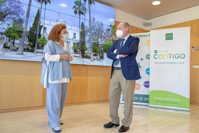 La alcaldesa de Castilleja y Villalobos