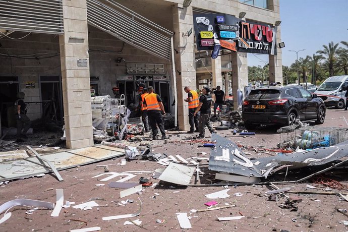 Daños materiales en la ciudad de Ascalón, en el sur de Israel, por el impacto de proyectiles disparados desde la Franja de Gaza