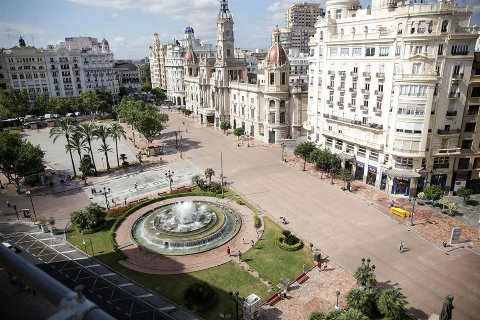 Archivo - Imagen de la Plaza del Ayuntamiento de Valncia.
