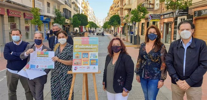 Ayuntamiento y comerciantes de Los Remedios entregan los premios de la campaña de rebajas