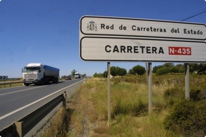 Archivo - Carretera nacional en Huelva.  