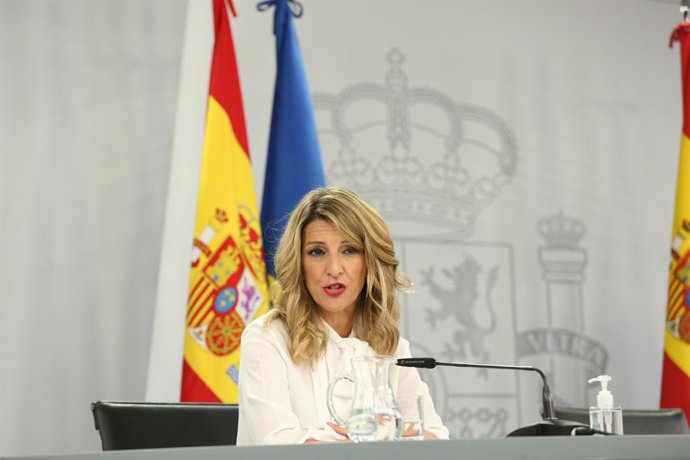 La vicepresidenta tercera y ministra de Trabajo y Economía, Yolanda Díaz, en una rueda de prensa posterior al Consejo de Ministros celebrado en Moncloa, a 11 de mayo de 2021, en Madrid (España). El Consejo de Ministros ha aprobado hoy la ley que regula 