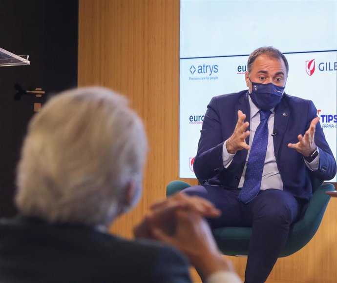 El conselleiro de Sanidad de la Xunta de Galicia, Julio García Comesaña, responde en un Desayuno Socio-Sanitario de Europa Press, a 10 de mayo de 2021