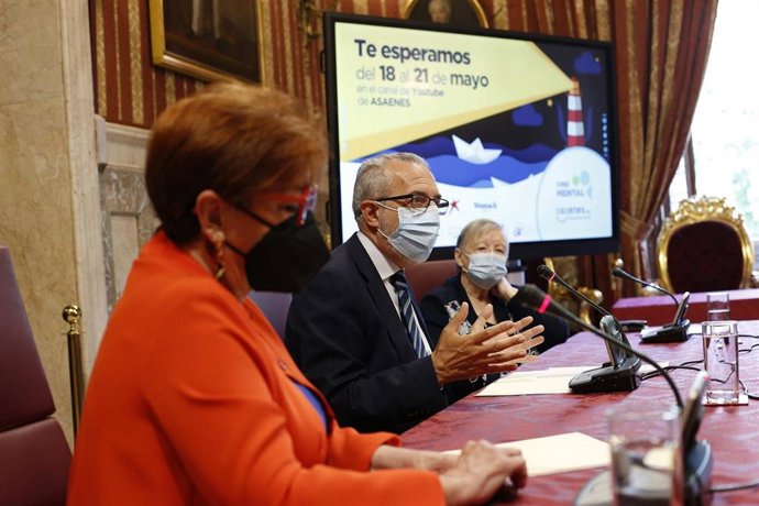 Flores, en el centro, en la presentación del Festival de Cortos y Salud Mental de Asaenes