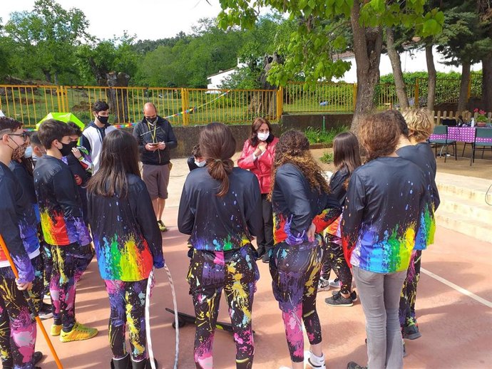 Villalba conoce el proyecto de innovación 'Adercirco' que se apoya en un espectáculo circense.