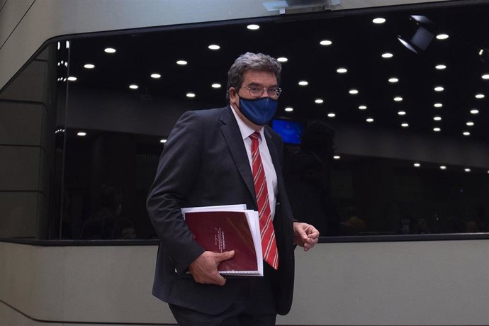 El ministro de Inclusión, Seguridad Social y Migraciones, José Luis Escrivá, a su llegada a una rueda de prensa para presentar las medidas del Ministerio en el Plan de Recuperación, Transformación y Resiliencia, a 11 de mayo de 2021, en Madrid (España).