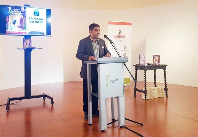 Francisco Reyes participa en la presentación del libro 'La plaga del infiel'
