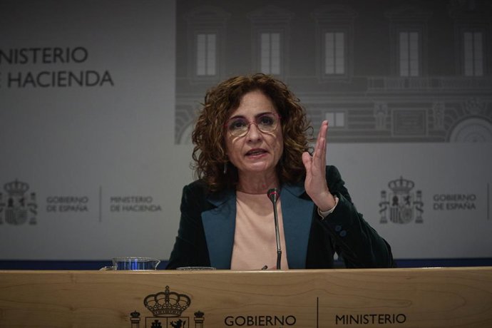 La ministra de Hacienda y portavoz del Gobierno, María Jesús Montero, presenta los componentes sobre fiscalidad, lucha contra el fraude fiscal y eficacia del gasto público incluidos en el Plan de Recuperación, Transformación y Resiliencia, en la sede de