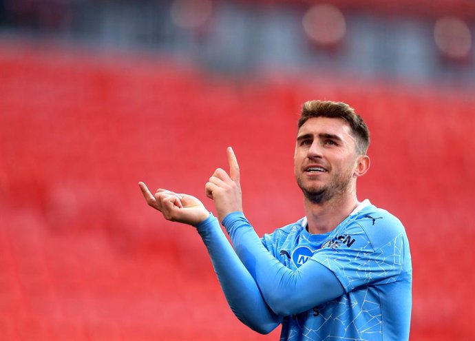 Laporte jugando con el Manchester City