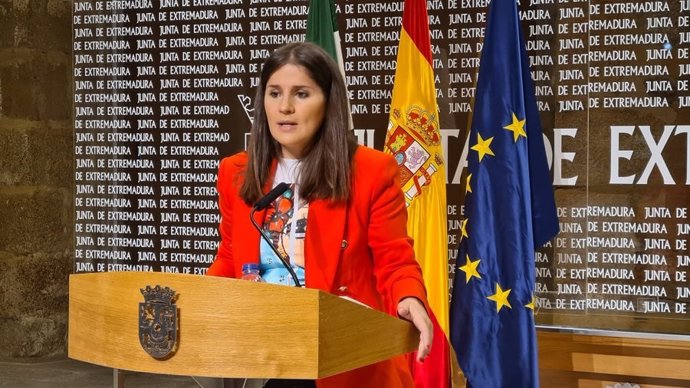 La portavoz de la Junta de Extremadura, Isabel Gil Rosiña, en rueda de prensa tras el Consejo de Gobierno autonómico