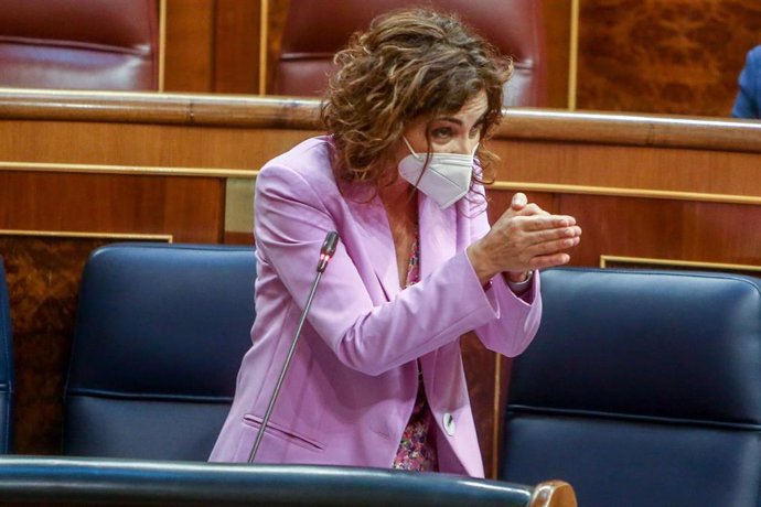 La ministra Portavoz y de Hacienda, María Jesús Montero, interviene en una sesión de control en el Congreso 