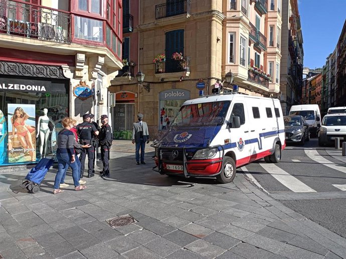 Patrulla de la Ertzaintza en el Casco Viejo de Bilbao