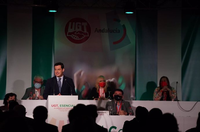 El presidente de la Junta, Juanma Moreno, durante su intervención en la apertura del XII Congreso de UGT Andalucía, que tiene lugar en Antequera (Málaga),
