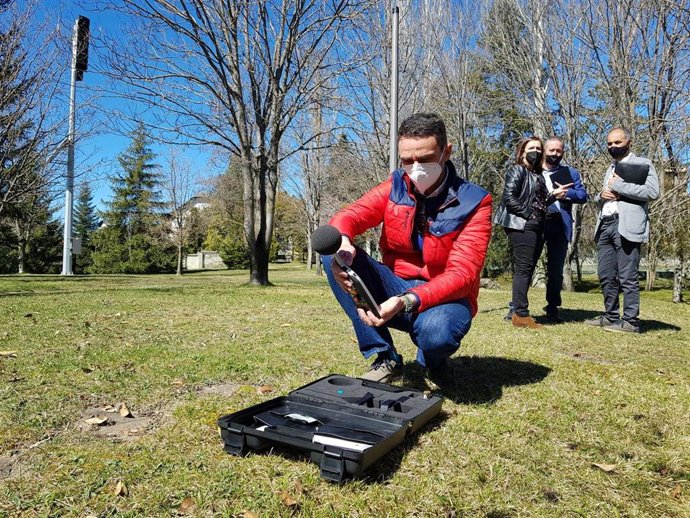 Archivo - El 112 Aragón lleva a cabo un ensayo del sistema de aviso a la población de Sabiñánigo en caso de emergencia química