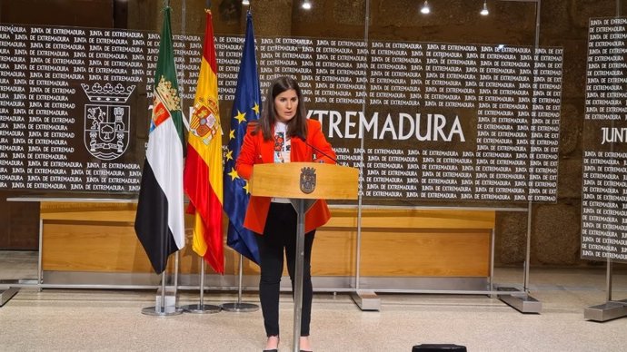 La portavoz de la Junta de Extremadura, Isabel Gil Rosiña, en rueda de prensa tras el Consejo de Gobierno autonómico
