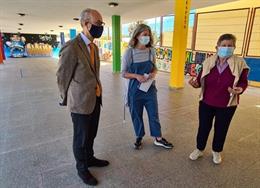 El director general de Endesa en Baleares, Martí Ribas, visitando las instalaciones de Naüm Son Roca.