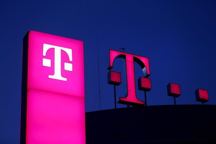 Archivo - FILED - 13 February 2019, Bonn: The Deutsche Telekom logo shines on the roof of the company headquarters. German telecommunications giant Deutsche Telekom and software developer SAP said on Friday they had been asked by the European Commission