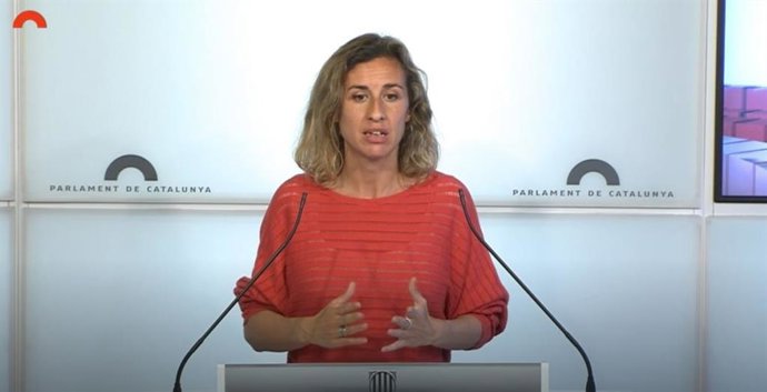 Archivo - La diputada de la CUP en el Parlament Laia Estrada en rueda de prensa