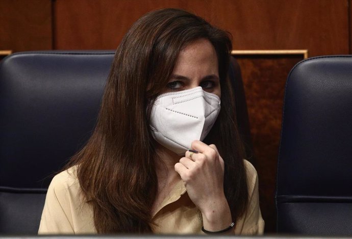 La ministra de Derechos Sociales y Agenda 2030, Ione Belarra, durante una sesión plenaria, a 14 de abril de 2021, en el Congreso de los Diputados, Madrid, (España). Durante el pleno, el Gobierno dará cuenta de los datos y gestiones realizadas durante el