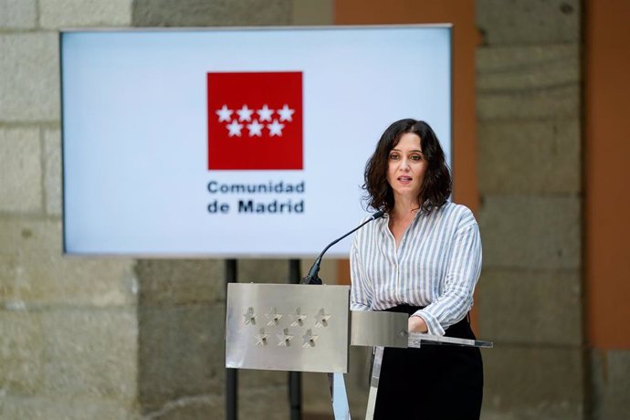 La presidenta de la Comunidad de Madrid en funciones, Isabel Díaz Ayuso, interviene en la rueda de prensa posterior a la reunión del Consejo de Gobierno regional, a 12 de mayo de 2021, en Madrid (España). Este miércoles se ha reunido el Consejo de Gobie