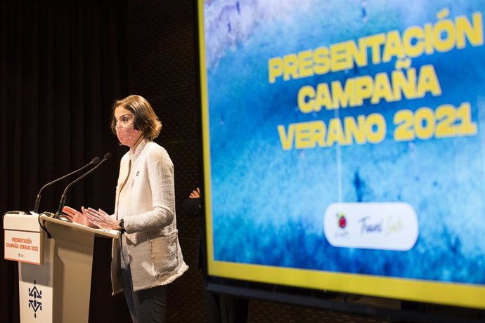 La ministra de Industria, Comercio y Turismo, Reyes Maroto, presenta la nueva campaña promoción turística internacional para el verano, en el Parador Nacional, a 12 de mayo de 2021, en Alcalá de Henares, Madrid (España). Maroto hace esta presentación un