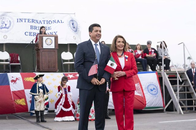 Archivo - El gobernador Francisco Javier García Cabeza de Vaca junto con la presidenta de la Cámara de Representantes de Estados Unidos, Nancy Pelosi, en febrero de 2019