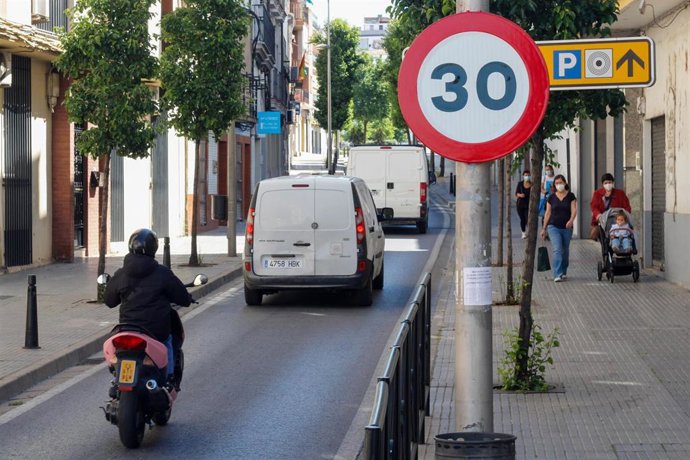 Señal de limitación de velocidad a 30 km/h