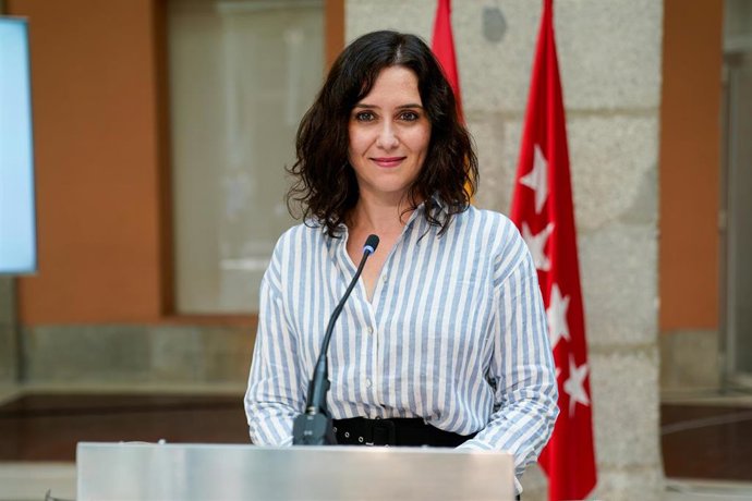 La presidenta de la Comunidad de Madrid en funciones, Isabel Díaz Ayuso, interviene en la rueda de prensa posterior a la reunión del Consejo de Gobierno regional, a 12 de mayo de 2021, en Madrid (España). Este miércoles se ha reunido el Consejo de Gobie