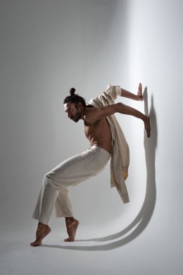 Factoría Cultural acoge un ensayo abierto del espectáculo 'Debajo de los pies' de Eduardo Guerrero