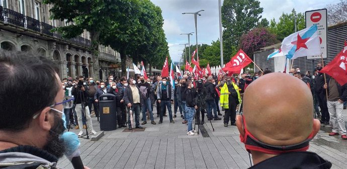 Manifestación de delegados de la CIG en protesta por la firma del convenio del Metal de la provincia de Pontevedra (suscrito por CCOO y UGT).