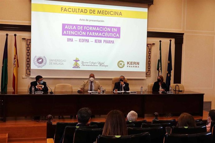 La UMA presenta su nueva aula de formación en atención farmacéutica