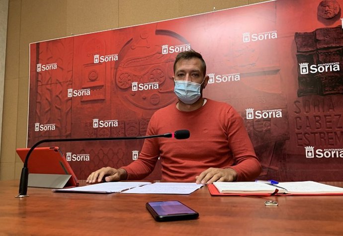 Manuel Salvador presenta la campaña deportiva de verano del Ayto de Soria.