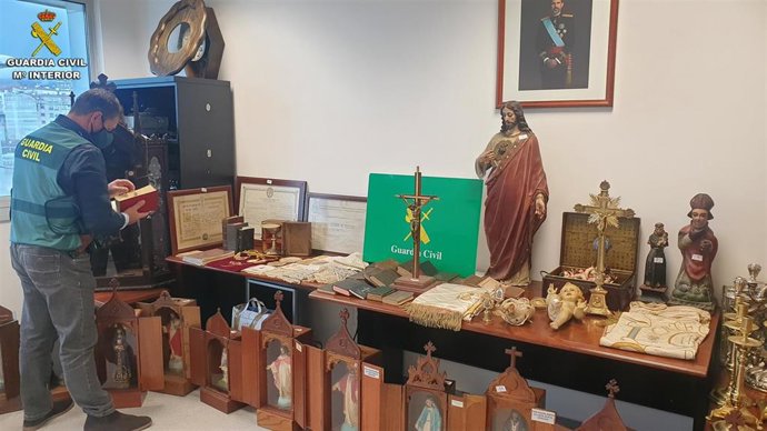 Elementos recuperados del robo en la iglesia de Vilanova de Arousa
