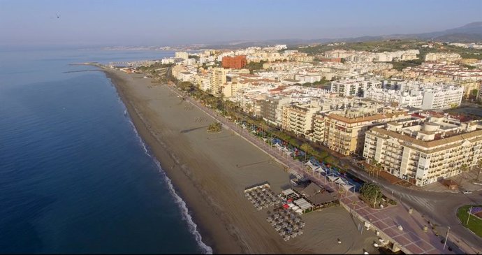 Vista de la avenida de España de Estepona donde se prevé un nuevo aparcamiento subterráneo