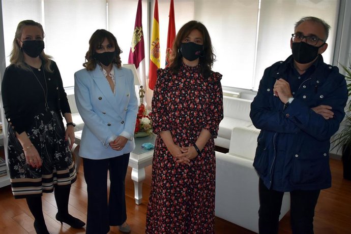 La alcaldesa de Ciudad Real, Pilar Zamora, con el el presidente del IMPEFE, Pedro Maroto,