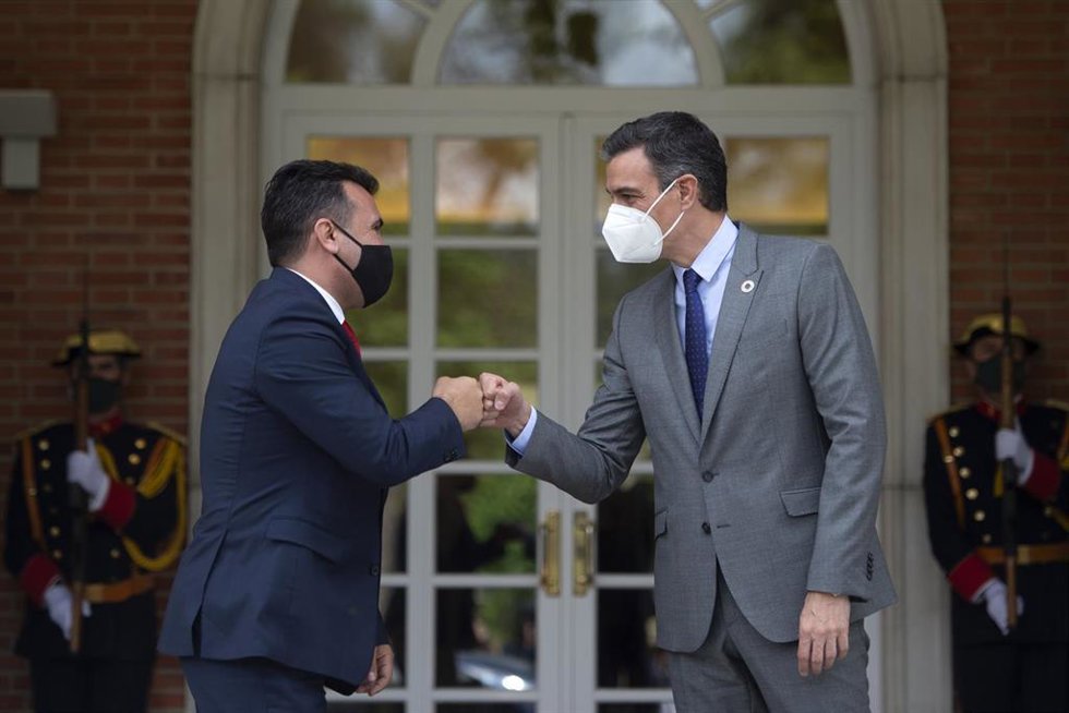 El presidente del Gobierno, Pedro Sánchez, recibe al primer ministro de Macedonia del Norte, Zoran Zaev