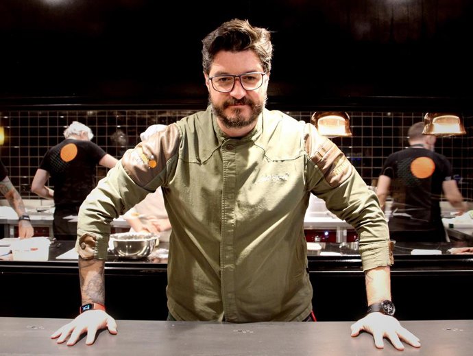 El chef Aitor Esnal en su nuevo restaurante de Logroño