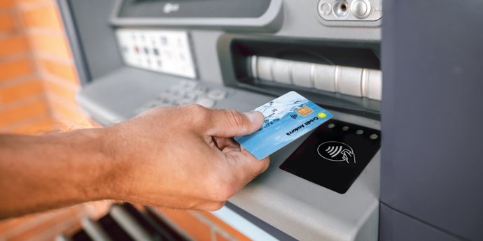 Un cajero equipado con tecnología Contactless de Crdit Andorr.