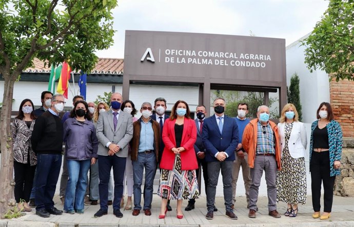 Visita de la consejera de Agricultura, Carmen Crespo, a la OCA Condado de Huelva.
