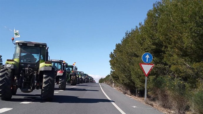 Archivo - Caravana de tractores celebrada en el norte de Almería en marzo de 2020 