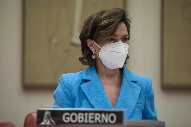 La vicepresidenta primera del Gobierno y ministra de la Presidencia, Relaciones con las Cortes y Memoria Democrática, Carmen Calvo, a su llegada a la Comisión Constitucional en el Congreso de los Diputados, a 12 de mayo de 2021. Calvo comparece a petición
