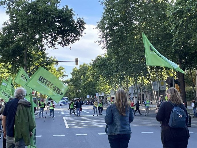 Concentración de UstecStes en la Gran Vía de Barcelona