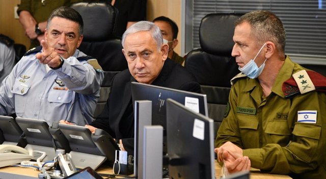 HANDOUT - 12 May 2021, Israel, Tel Aviv: Israeli Prime Minister Benjamin Netanyahu (C) receives operational updates from the IDF Chief-of-Staff Aviv Kochavi and commander of the Israeli Air Force Amikam Norkin, amid the escalating flare-up of Israeli-Pa